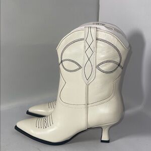 Dolce Vita womens Angel Booties Size 8